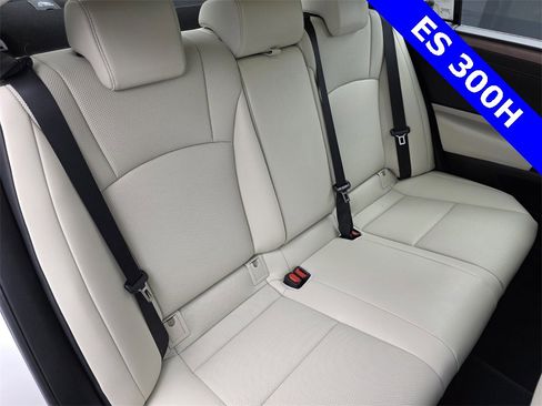 Used 2025 Lexus ES 300h w/ Premium Package image 29