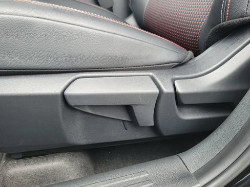 Used 2025 Nissan Kicks SR AWD/4WD image 13