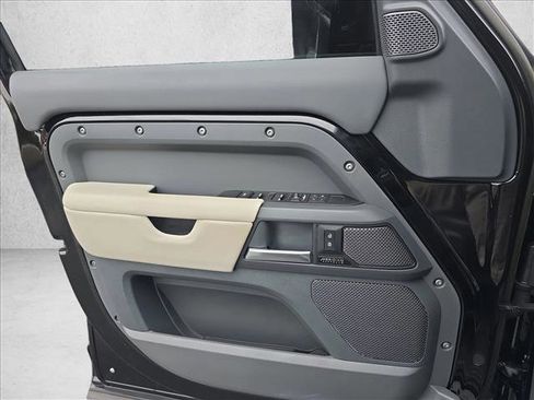 Used 2023 Land Rover Defender 110 X-Dynamic SE image 26