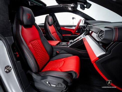Used 2021 Lamborghini Urus AWD/4WD image 41