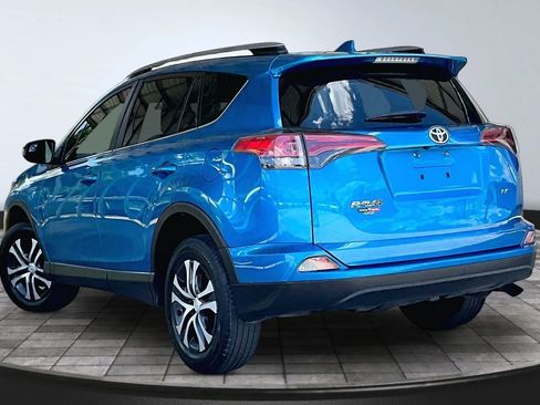 Used 2017 Toyota RAV4 LE FWD image 4