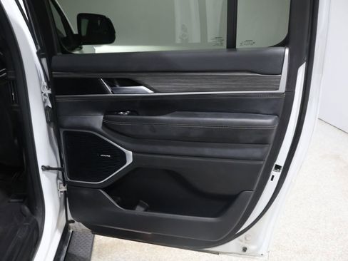 Used 2024 Jeep Wagoneer L Series III w/ Flexible Seating Group image 21