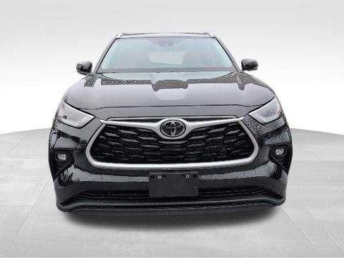 Used 2023 Toyota Highlander XLE image 6