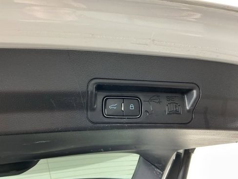 Used 2020 Ford Explorer Platinum image 36