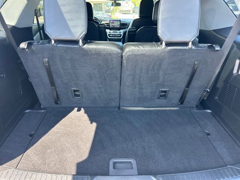 Used 2022 Ford Explorer XLT w/ Equipment Group 202A AWD/4WD image 16