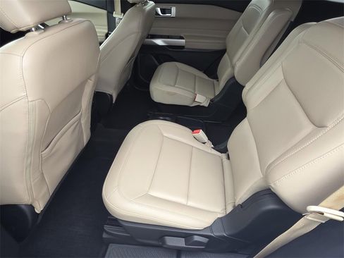 Used 2021 Ford Explorer XLT w/ Equipment Group 202A image 10