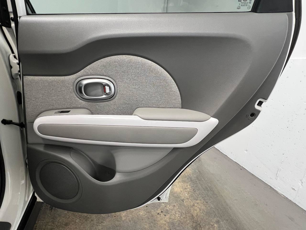 Used 2016 Kia Soul EV FWD image 11