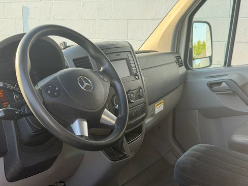 Used 2015 Mercedes-Benz Sprinter 2500 image 10