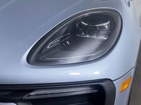 Certified 2024 Porsche Macan image 15
