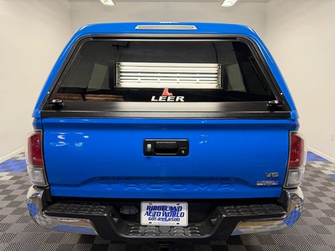 Used 2021 Toyota Tacoma TRD Off-Road AWD/4WD image 10