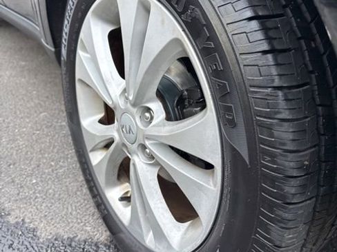 Used 2014 Kia Soul + image 5