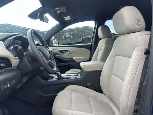 Used 2022 Chevrolet Traverse LS FWD image 13
