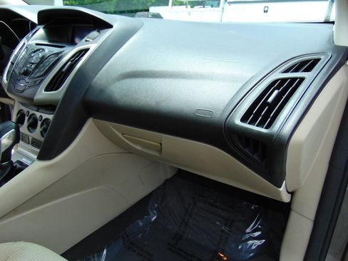 Used 2013 Ford Focus SE FWD image 20