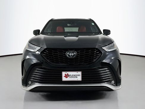 Used 2022 Toyota Highlander XSE w/ Protection Package #3 (TMS) AWD/4WD image 2