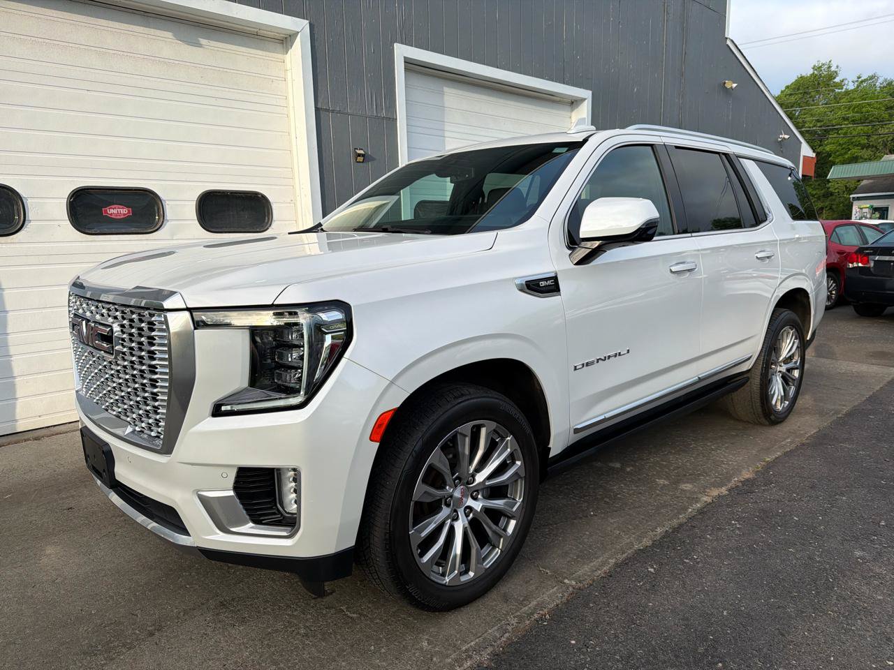 Used 2021 GMC Yukon Denali AWD/4WD image 1