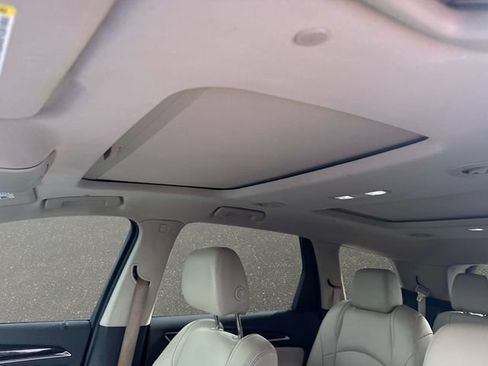 Used 2019 Buick Enclave Essence FWD image 18