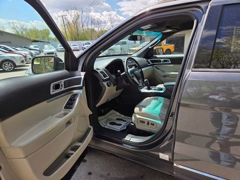 Used 2015 Ford Explorer XLT w/ Equipment Group 202B AWD/4WD image 11