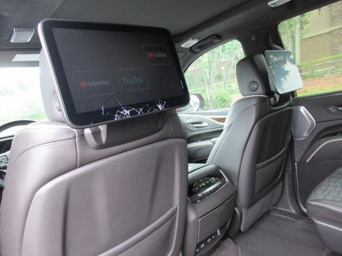 Certified 2023 Cadillac Escalade Sport Platinum w/ LPO, ONYX Package AWD/4WD image 17