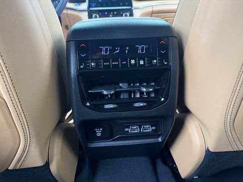 Used 2023 Jeep Grand Cherokee L Summit AWD/4WD image 20