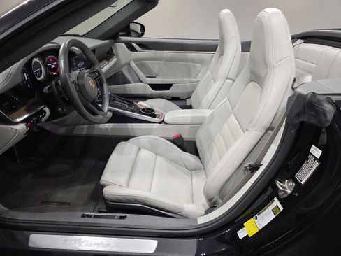 Used 2021 Porsche 911 Turbo image 6