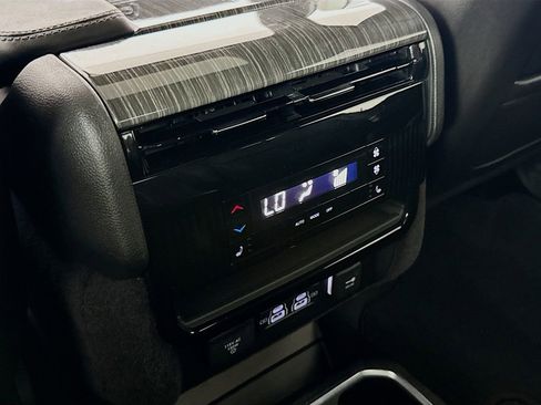 Used 2022 Jeep Wagoneer Series III w/ Premium Group I image 29