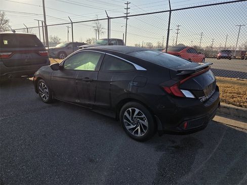 Used 2020 Honda Civic LX image 2