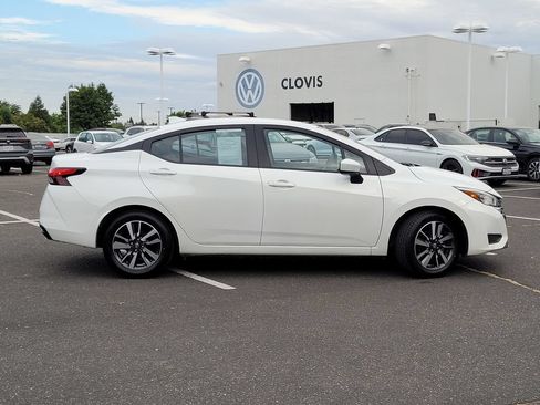 Used 2025 Nissan Versa SV FWD image 5