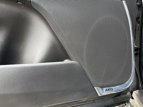 Used 2023 Cadillac Escalade Premium Luxury image 18