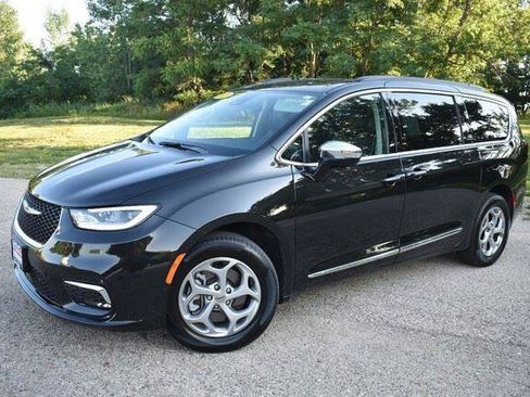 Used 2023 Chrysler Pacifica Limited AWD/4WD image 13