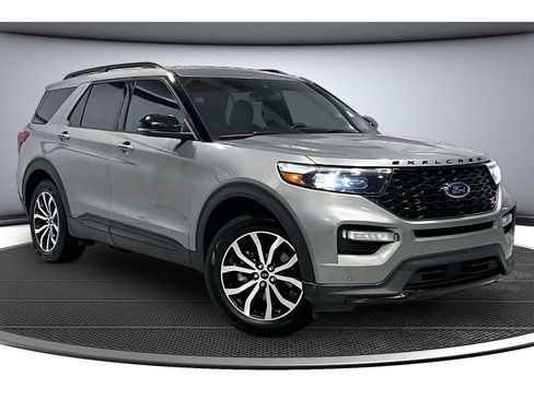 Used 2020 Ford Explorer ST image 2