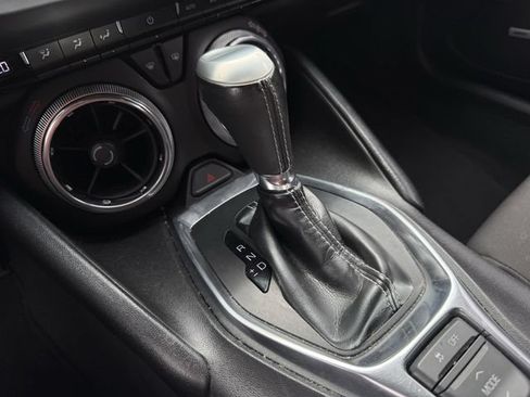 Used 2018 Chevrolet Camaro LT w/ Technology Package RWD image 18