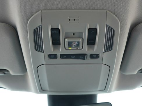 Used 2022 Toyota Highlander XLE FWD image 24