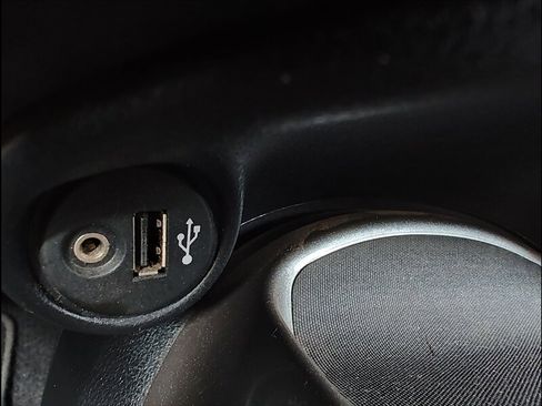 Used 2011 Nissan Juke SV image 23