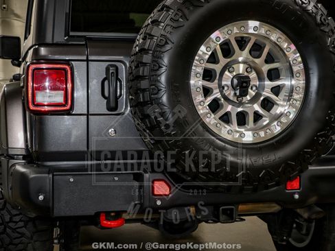 Used 2018 Jeep Wrangler Unlimited Sahara AWD/4WD image 54