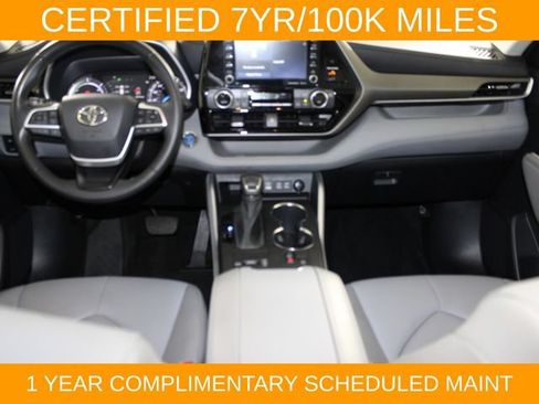 Used 2022 Toyota Highlander XLE AWD/4WD image 16