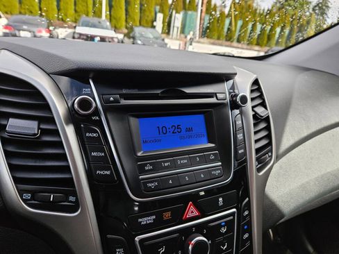 Used 2017 Hyundai Elantra GT image 20