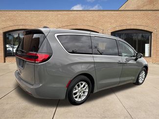 Used 2023 Chrysler Pacifica Touring-L FWD video 3