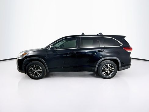 Used 2018 Toyota Highlander LE FWD image 7
