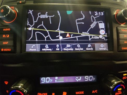 Used 2019 Nissan Titan SV w/ SV Convenience Package image 19