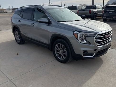 Used 2024 GMC Terrain SLT image 4