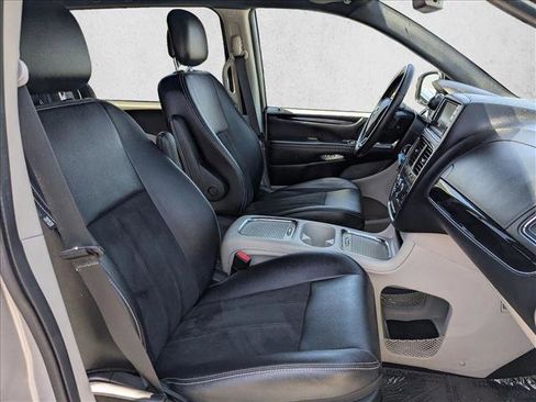 Used 2019 Dodge Grand Caravan SXT FWD image 20
