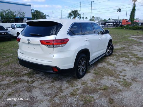 Used 2018 Toyota Highlander LE FWD image 5