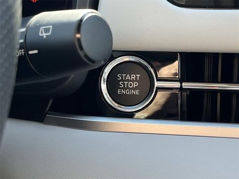 New 2026 Mitsubishi Outlander SE image 23