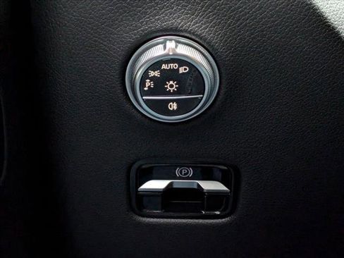 Certified 2025 Mercedes-Benz GLC 300 image 10