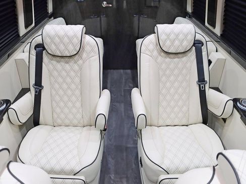 Used 2024 Mercedes-Benz Sprinter 3500 image 33