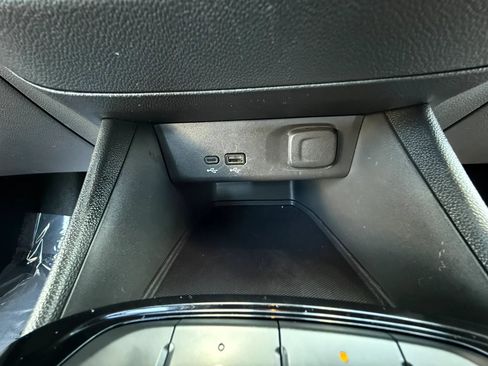 Used 2025 Buick Envista Sport Touring FWD image 28