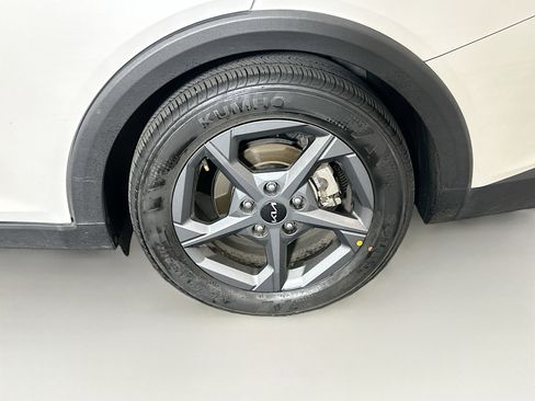 Used 2025 Kia K4 LXS image 11