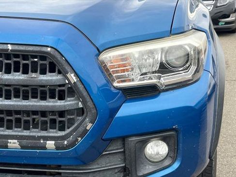 Certified 2017 Toyota Tacoma TRD Off-Road w/ Tow Package AWD/4WD image 11