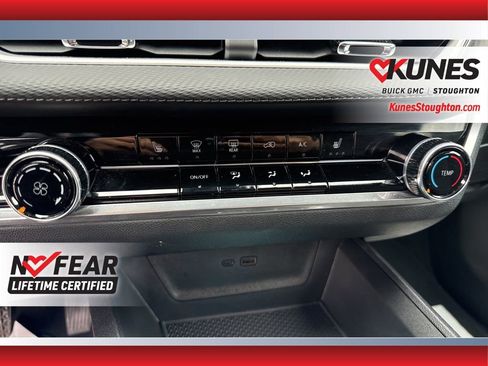 Used 2026 Chevrolet Equinox LT AWD/4WD image 36