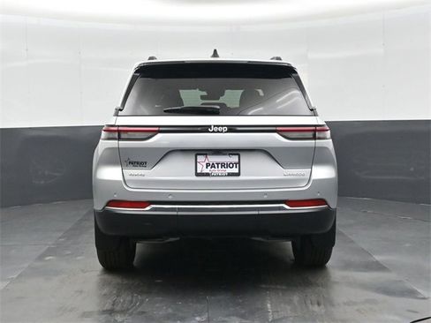 New 2025 Jeep Grand Cherokee Laredo X w/ Luxury Tech Group I image 5